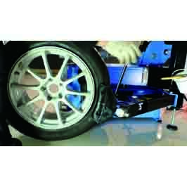 Operation video for Roadbuck tyre changer GT526 SE
